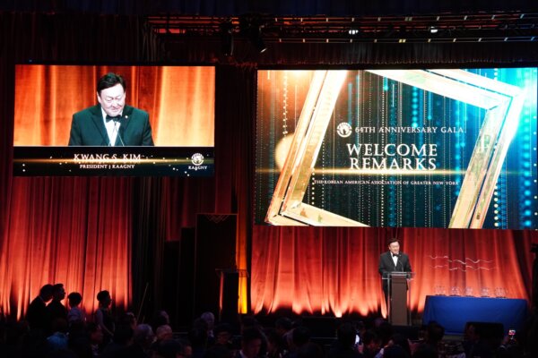 Kwang S. Kim, president of the Korean American Association of Greater New York (KAAGNY), delivered a speech on stage on January 13, 2024, during KAAGNY's annual banquet that celebrated the organization's 64th anniversary and the 19th Korean American Day. (Photo by Yi-Chun Lin/The Epoch Times)