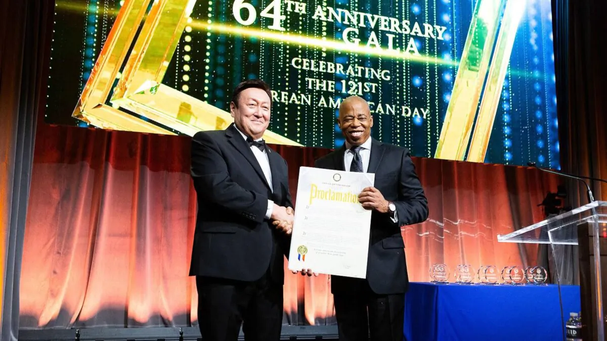 On January 13, 2024, Mayor Eric Adams of New York City (right) attended an annual banquet hosted by the Korean American Association of Greater New York (KAAGNY), celebrating its 64th anniversary and the 121st anniversary of Korean American Day. Mayor Adams presented a Proclamation to KAAGNY's president, Kwang S. Kim (left). (Courtesy of KAAGNY)