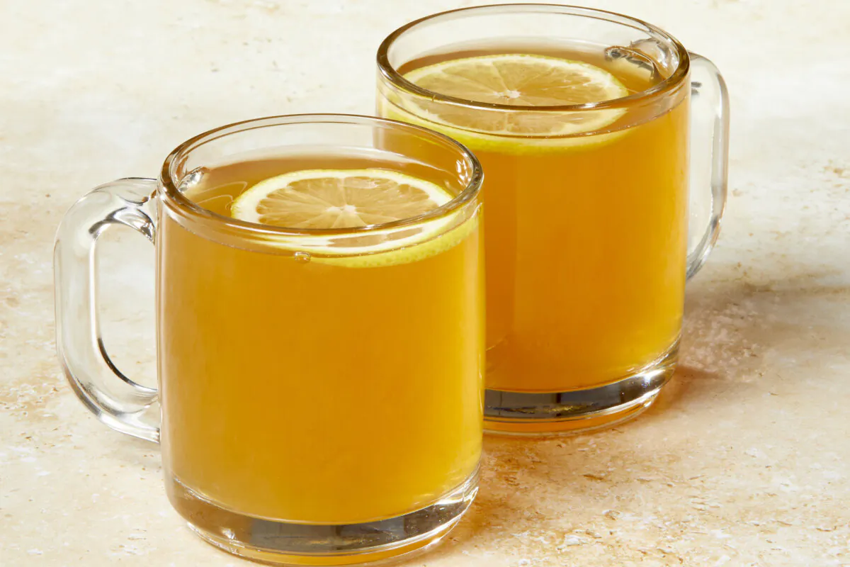 This soothing cup mixes citrus mint and peach teas with lemonade and a touch of honey. (Alex Lepe/TNS)