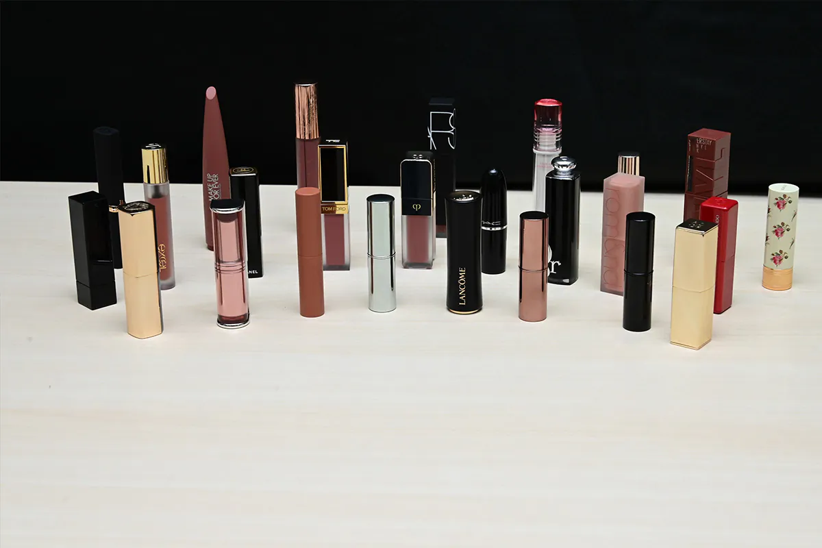 The Consumer Council evaluated 30 lipstick models, lip tints or liquid lipsticks and found that more than half of the samples contained heavy metals with potential allergenic risks, and seven models were found to contain fragrance allergens. (Bill Cox/The Epoch Times)