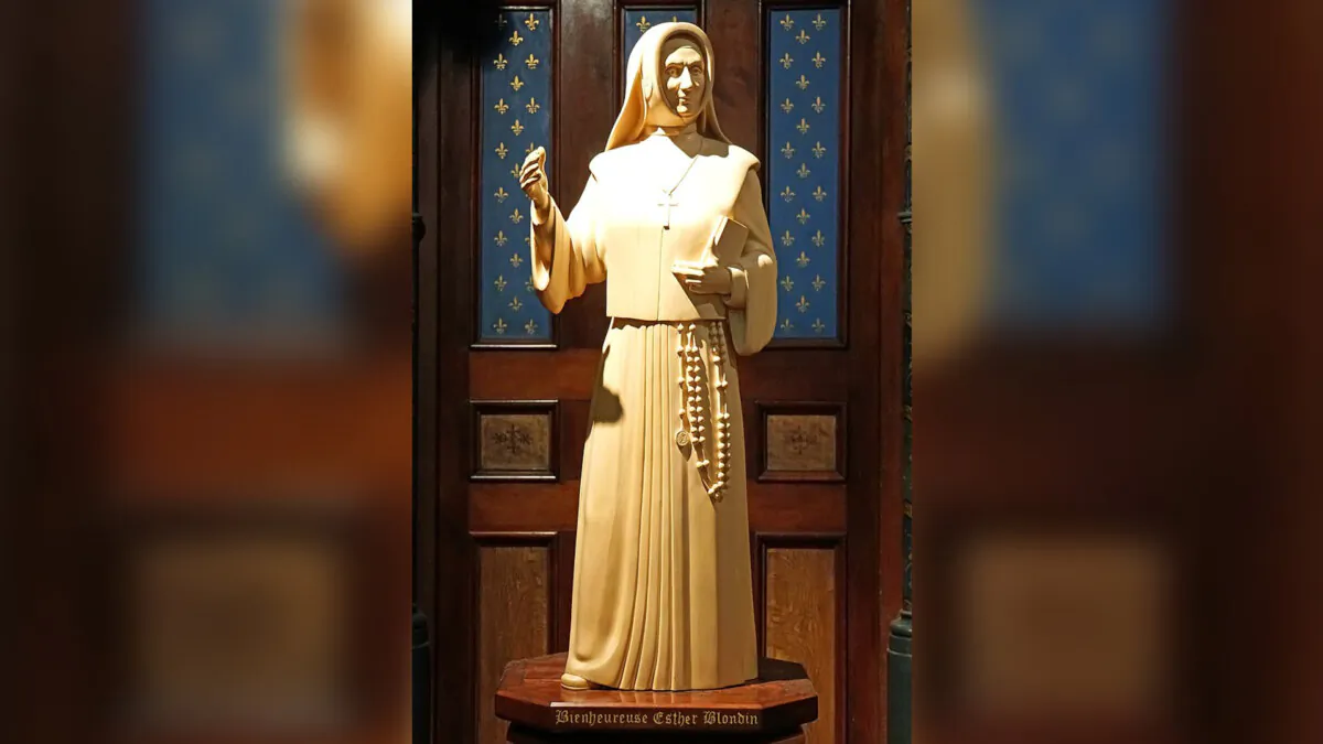 A statue of Blessed Mother Marie Anne Blondin, the founder of the Order of the Sisters of St. Anne. (Dennis Jarvis/CC BY-SA 2.0)
