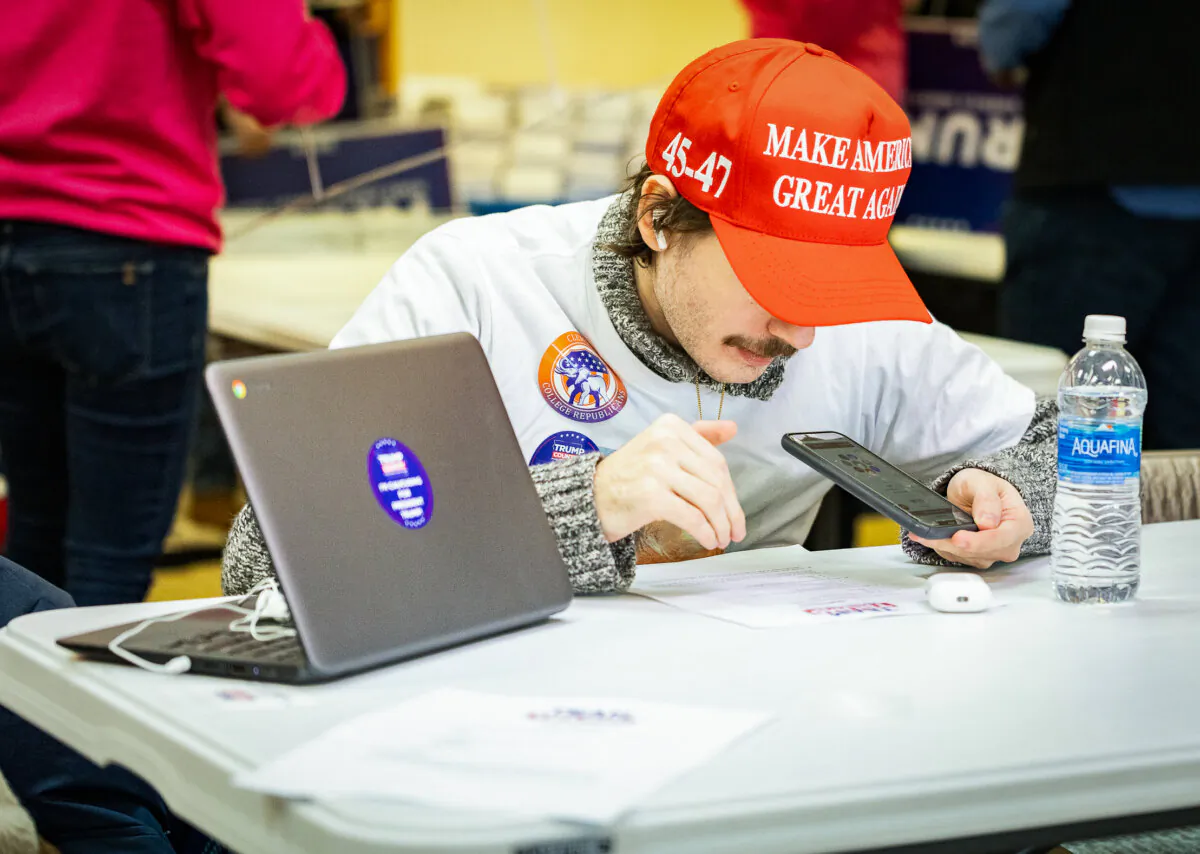Volunteers manage a Donald Trump support center outside of Des Moines, Iowa, on Jan. 13, 2024. (John Fredricks/The Epoch Times)