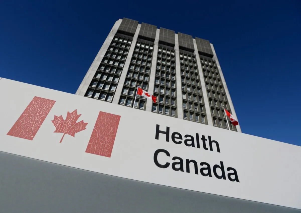 A sign is displayed in front of Health Canada headquarters in Ottawa on Jan. 3, 2014. (The Canadian Press/Sean Kilpatrick)