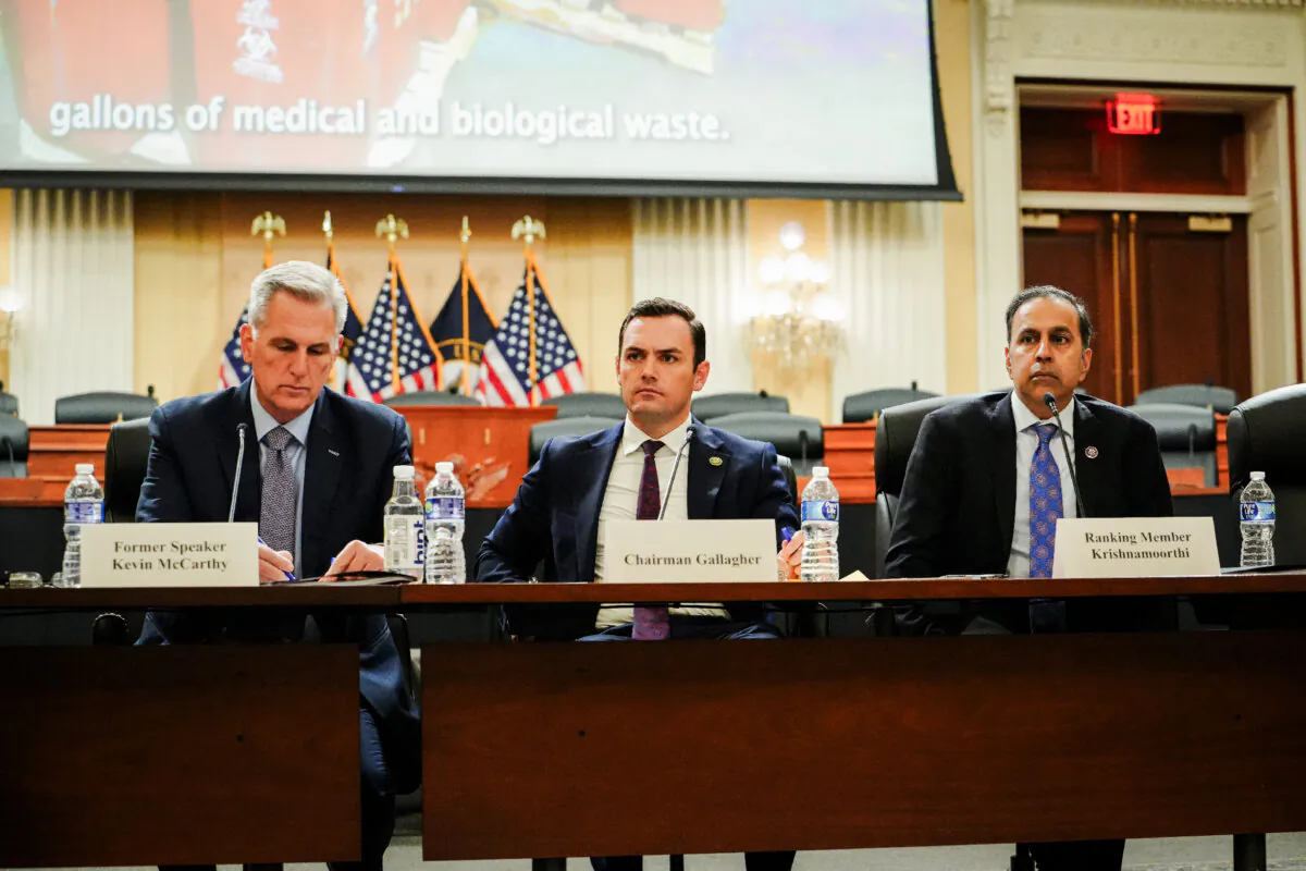 (L-R) Rep. Kevin McCarthy (R-Calif.), Rep. Mike Gallagher (R-Wis.), and Rep. Raja Krishnamoorthi (D-Ill.) watch a video during a press conference unveiling the results of the Select Committee on the Chinese Communist Party (CCP) investigation into the biolab discovered in Reedley, Calif., in Washington on Nov. 15, 2023. (Madalina Vasiliu/The Epoch Times)