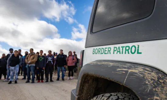 Ex-Border Patrol Agent Pleads Guilty to Accepting Bribes From Smugglers