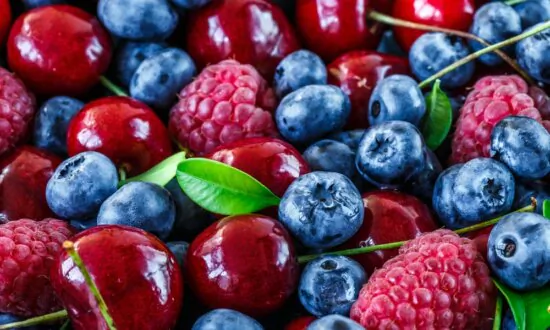 10 Delicious Anti-Cancer Fruits, and a Rainbow Diet to Help Prevent Cancer