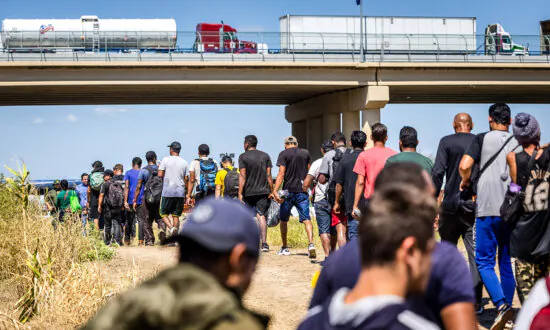 Texas Begins Arresting, Charging Illegal Immigrants in Eagle Pass as Border Feud With Biden Admin Intensifies