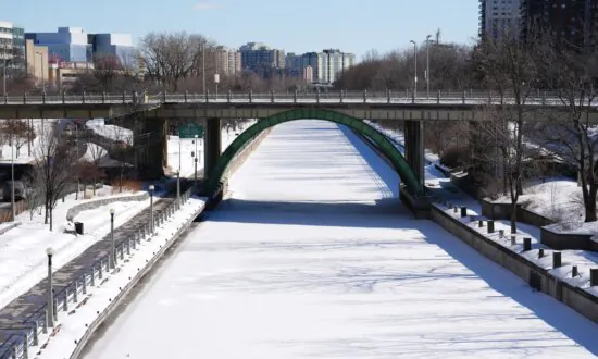 Thin Ice: Ottawa’s Rideau Canal Still Isn’t Open for Skating, Despite Cold Weather