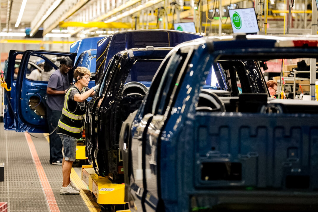 NextImg:Ford ‘Careful’ About Manufacturing in United States Post UAW Strike