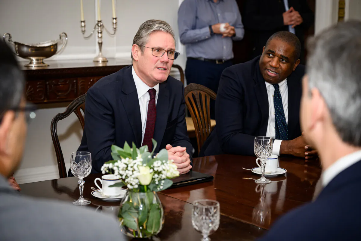 Labour Party leader Sir Keir Starmer (L) and shadow foreign secretary David Lammy (2nd L) during a meeting with Prime Minister of Greece Kyriakos Mitsotakis in London on Nov. 27, 2023. (Leon Neal/PA Wire)