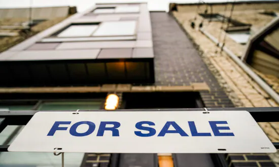 US Existing Home Sales Fall to Near 30-Year Low