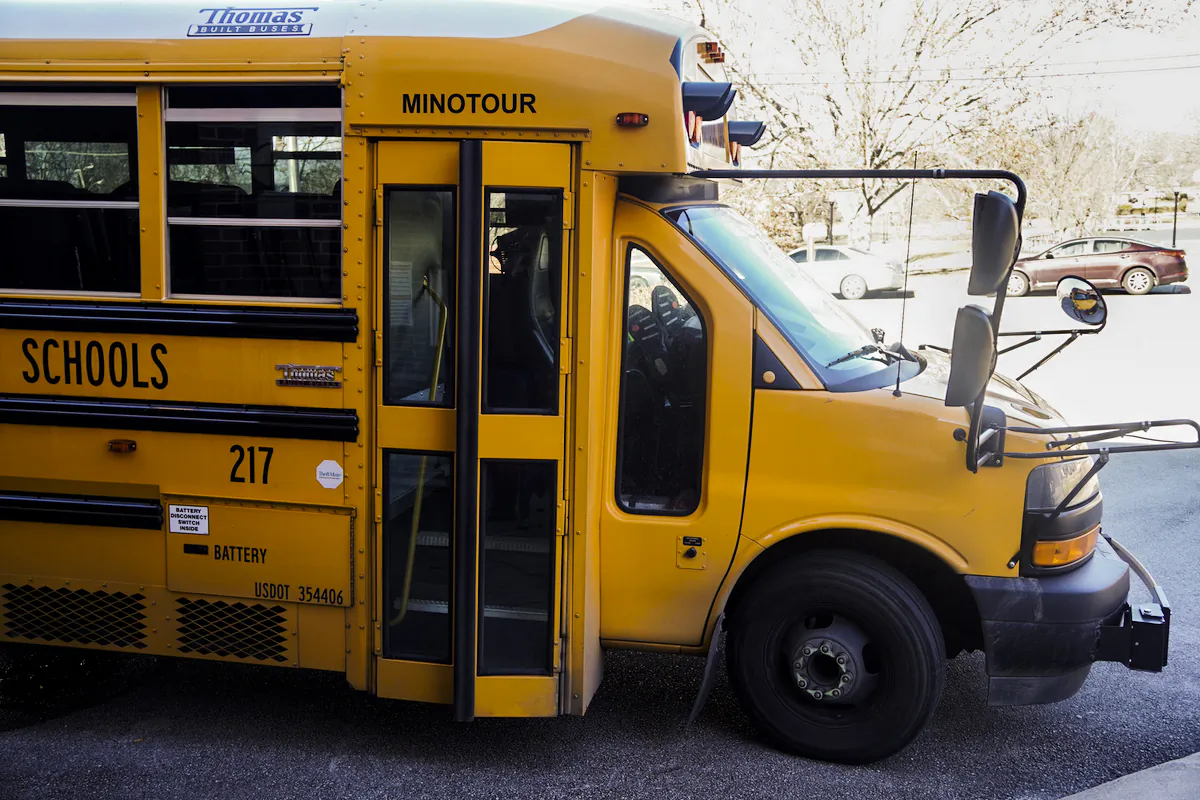 A school bus waits to pick up children outside an elementary school in Chattanooga, Tenn. on Jan. 19, 2023. (Jackson Elliott/The Epoch Times)