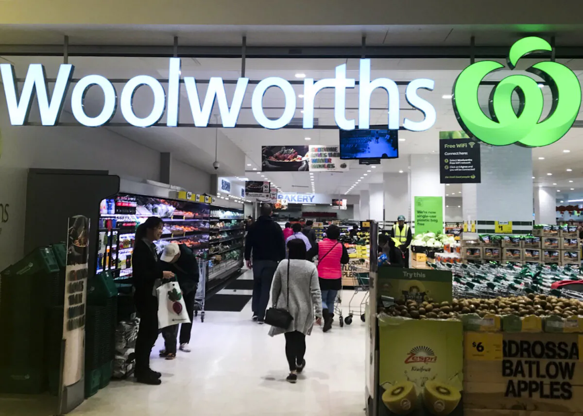 Woolworths supermarket in Sydney. (Calvin Zhang/NTD)