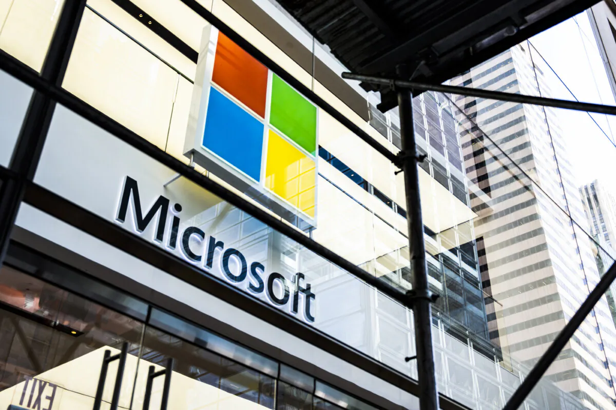 A sign at a Microsoft store in New York City on July 26, 2023. (Samira Bouaou/The Epoch Times)