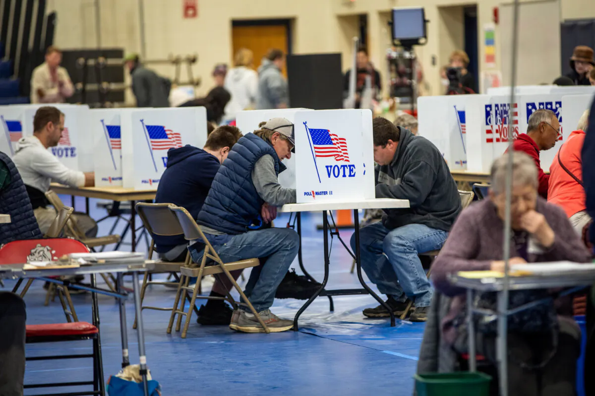 Voters fill out their ballots at Bedford High School in Manchester, N.H., on Nov. 8, 2022. (Scott Eisen/Getty Images)