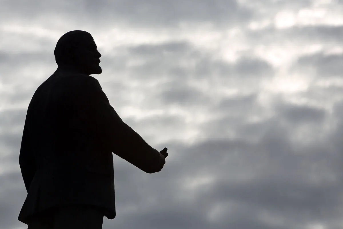 A statue of Vladimir Lenin is seen in Simferopol, Ukraine, on March 17, 2014. (Spencer Platt/Getty Images)