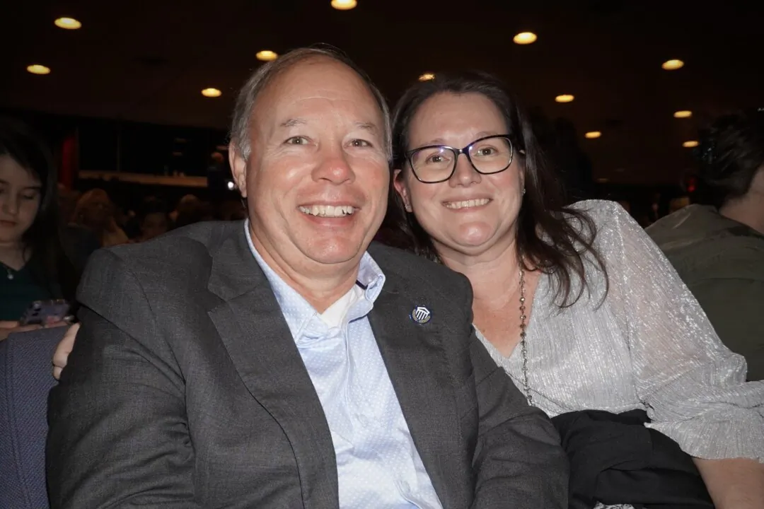 Ken and Wendy Styron at Shen Yun Performing Arts at the Mobile Civic Center Theater on Jan. 23, 2024. (Sally Sun/The Epoch Times)