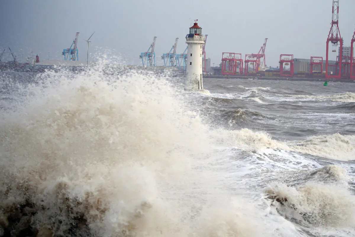 Waves crashing at New Brighton beach, Wirral, during Storm Jocelyn on Jan. 24, 2024. (PA Media/Peter Byrne)