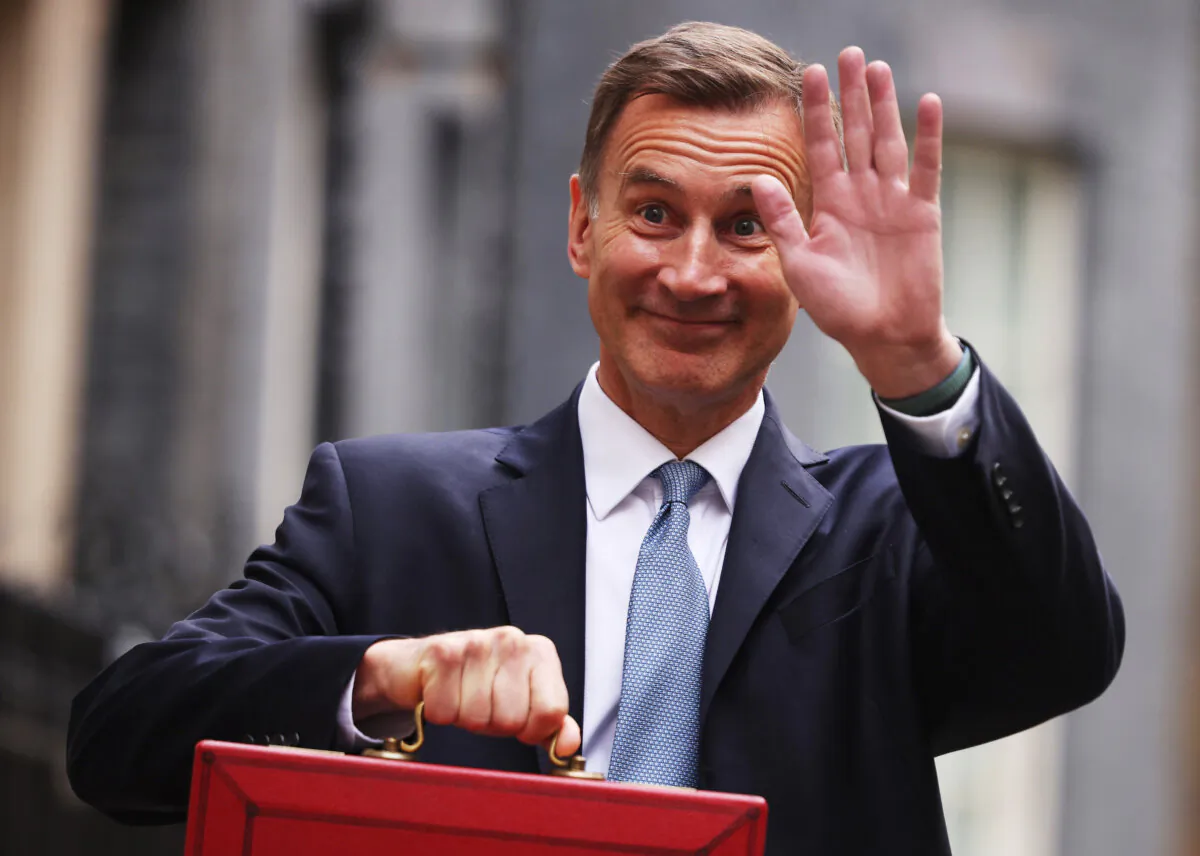 Chancellor Jeremy Hunt leaves Downing Street with the despatch box to present his spring budget to parliament in London on March 15, 2023. (Dan Kitwood/Getty Images)