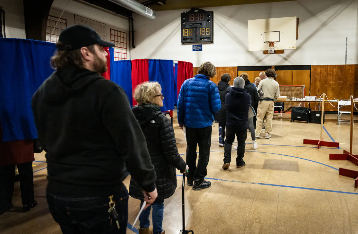 Voters line up to cast their ballots in Portsmouth, N.H., on Jan. 23, 2024. (John Fredricks/The Epoch Times)