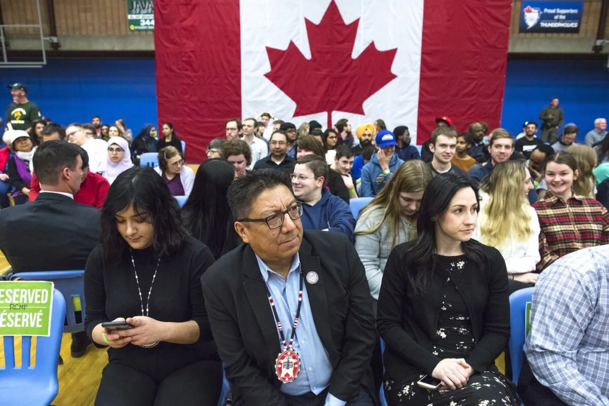 Nishnawbe Aski Nation Grand Chief Alvin Fiddler, (C) looks on during a town hall question-and-answer event with Prime Minister Justin Trudeau, not seen, in Thunder Bay, Ont., on March 22, 2019. (The Canadian Press/David Jackson)