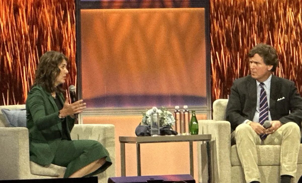 American media personality Tucker Carlson interviews Alberta Premier Danielle Smith at the Calgary TELUS Convention Centre on Jan. 24, 2024. (Omid Ghoreishi/The Epoch Times)