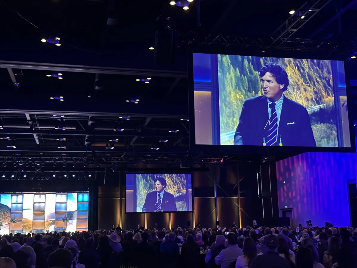 American media personality Tucker Carlson speaks at the Calgary TELUS Convention Centre on Jan. 24, 2024. (Omid Ghoreishi/The Epoch Times)