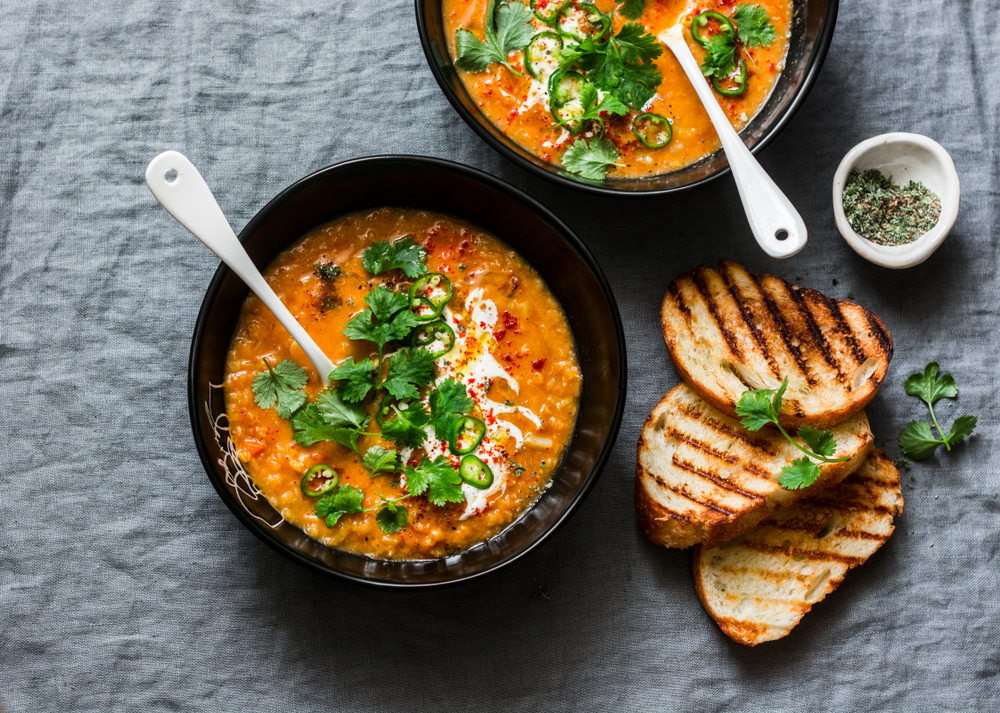 Seasonal foods for winter tend to be warm, filling, and comforting, perfect for the long nights.(Kiian Oksana/Shutterstock)