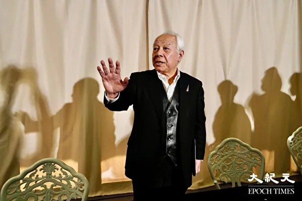 Fung Luk-Tak, president of Hong Kong Federation of Drama Societies, demanded that the Arts Development Council withdraw its false allegations at a press conference on Jan. 19, 2024. (Cai Wenxin/The Epoch Times)