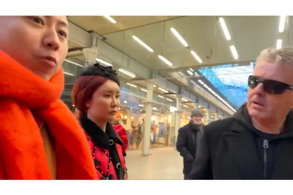 Screenshot of live streamed footage showing pianist Brendan Kavanagh (R) listening to Newton Leng (L) during an argument in which a Chinese TV crew demanded Mr. Kavanagh not to show their images online at St Pancras International station in London on Jan. 19, 2024. (Brendan Kavanagh/YouTube screenshot)