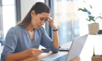 Government Gets Fatter as Americans Rack Up Record Credit Card Debt