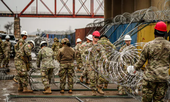Razor Wire Results in ‘Massive Reduction’ of Illegal Immigrants Into Texas: Abbott