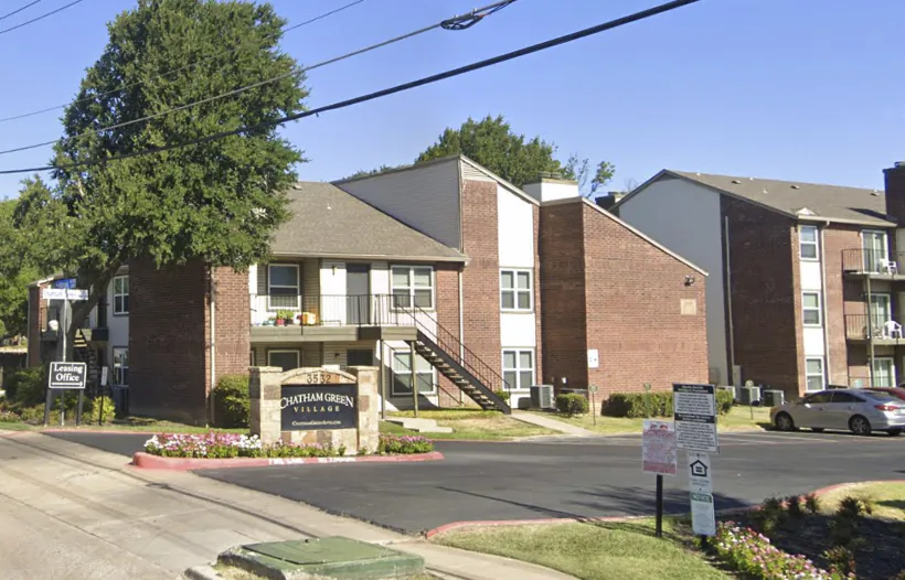 The Chatham Green Village Apartments in Arlington, Texas, in July 2022. (Google Maps/Screenshot via The Epoch Times)