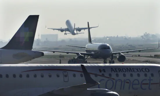 Other Passengers Support Man Who Opened Emergency Exit and Walked on Plane’s Wing in Mexico Airport