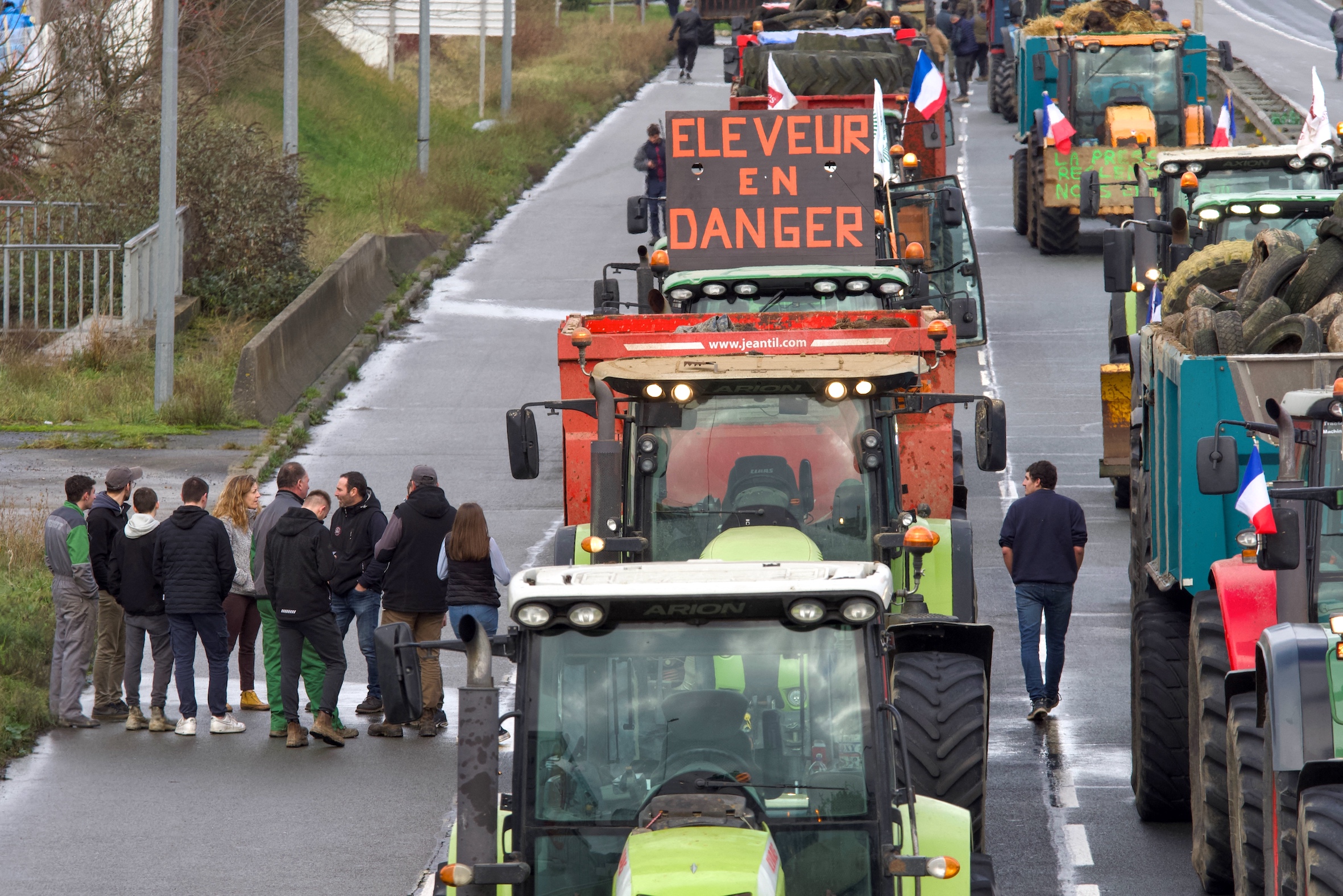 French Farmers Blocking Major Highways With Tractors in Paris | EpochTV