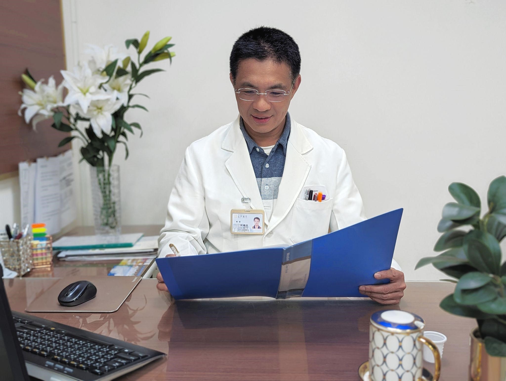 Mr. Lin said that following the principles of "Truthfulness, Compassion, and Forbearance" helped him better fulfill the responsibilities as the Director of the Pharmacy Department. (Photo courtesy of Wei-Yu Lin)