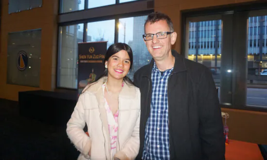 Shen Yun Gives You a Glimpse of God, Says Physician