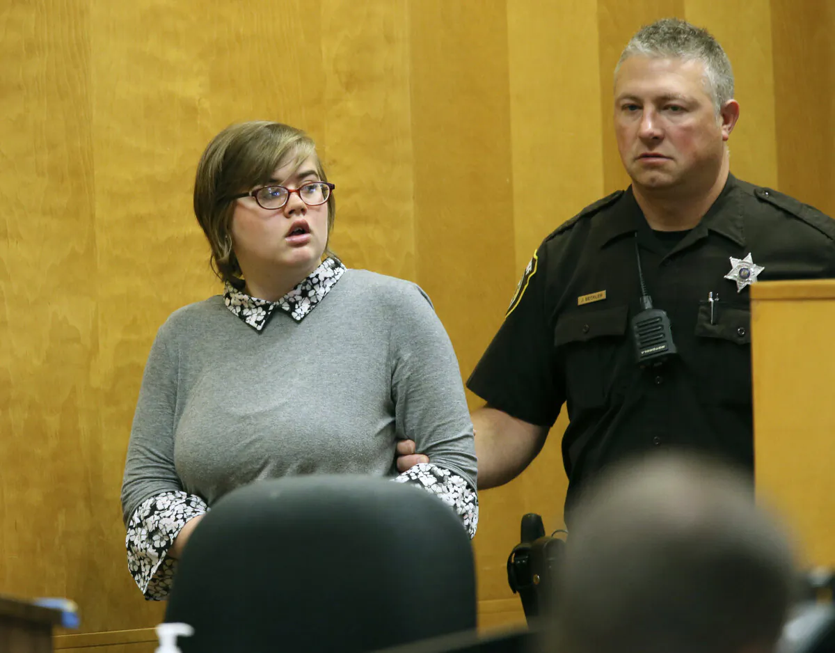 Morgan Geyser enters a Waukesha County courtroom for a status hearing in Waukesha, Wis., on Sept. 29, 2017. (Michael Sears/Milwaukee Journal-Sentinel via AP, Pool)