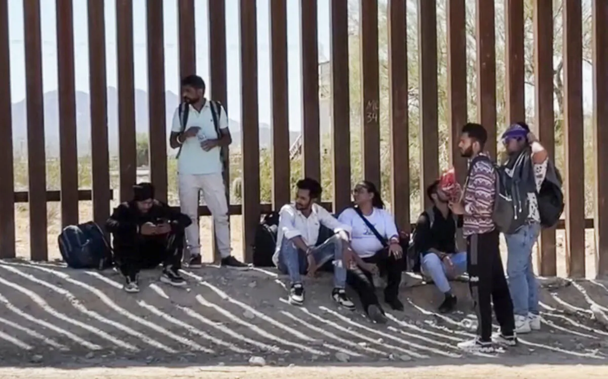 Migrants at the Lukeville, Arizona, border crossing on Sept. 1, 2023. (Associated Press/Screenshot via The Epoch Times)