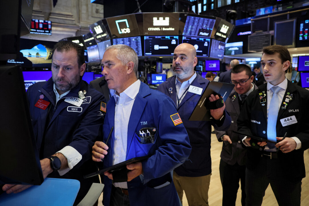 Wall Street Opens Higher After Fed-Driven Selloff | The Epoch Times