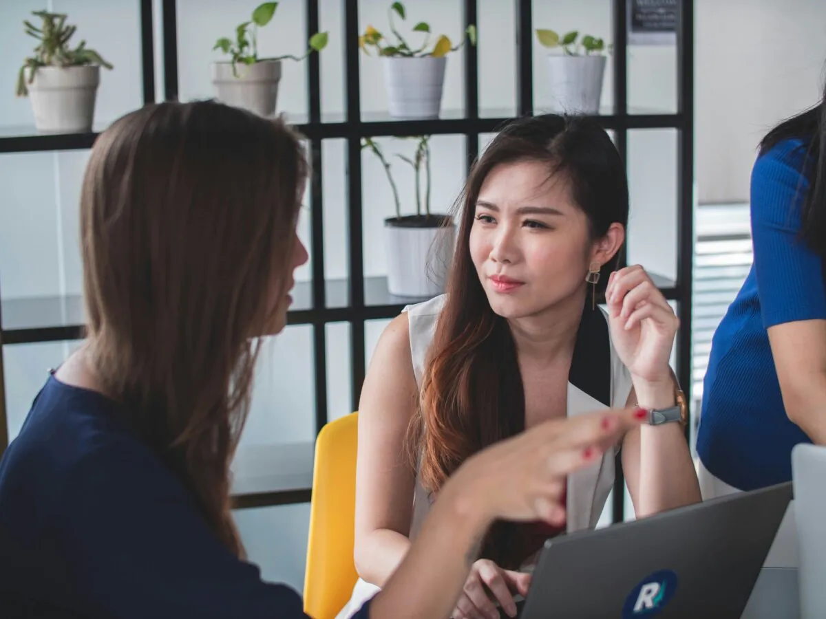 Being fully present, without any distractions, is vital in serious conversations. (Mimi Thian/Unsplash)