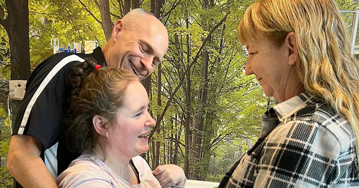Woman Wakes Up From Coma Laughing at Her Mom’s Joke 5 Years After ...