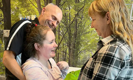Woman Wakes Up From Coma Laughing at Her Mom’s Joke 5 Years After Horrific Car Crash