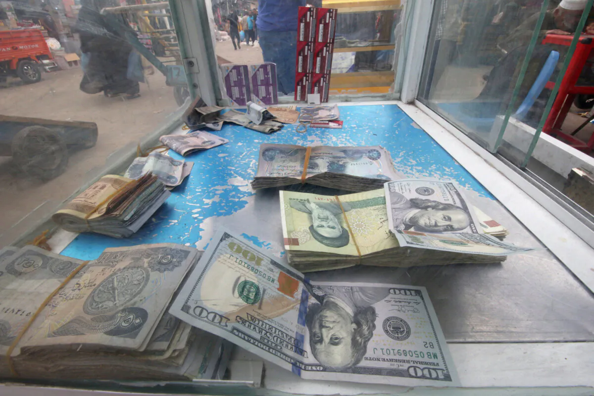 Iranian rials, U.S. dollars, and Iraqi dinars are seen at a currency exchange shopÊin Basra, Iraq, on Nov. 3, 2018. (Essam al-Sudani/Reuters)