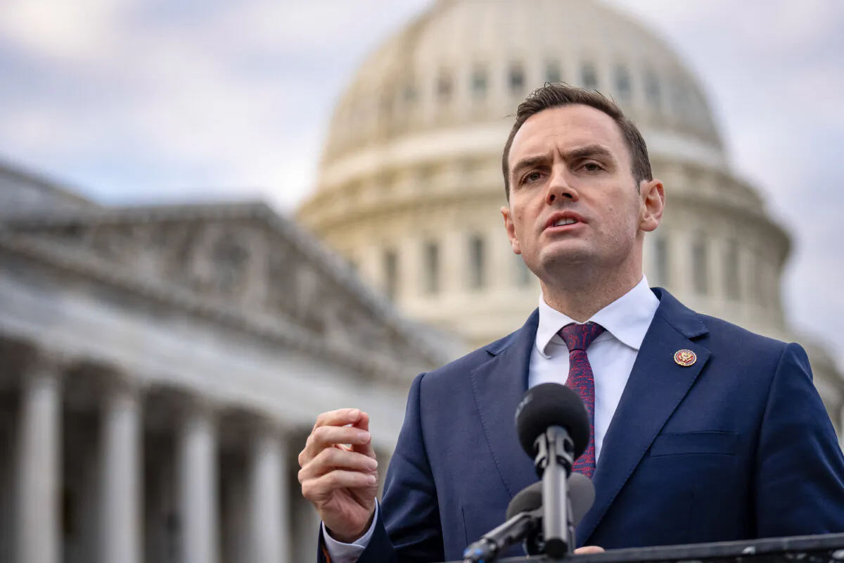  Rep. Mike Gallagher (R-Wis.) delivers remarks to commemorate the one-year anniversary of the White Paper movement in China alongside a group of students and Chinese pro-democracy activists outside the U.S. Capitol in Washington, on Nov. 29, 2023. (Drew Angerer/Getty Images)