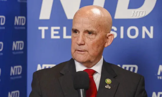 Republican Cheers Border Protest Convoy Amid Border Policy Standoff in Congress