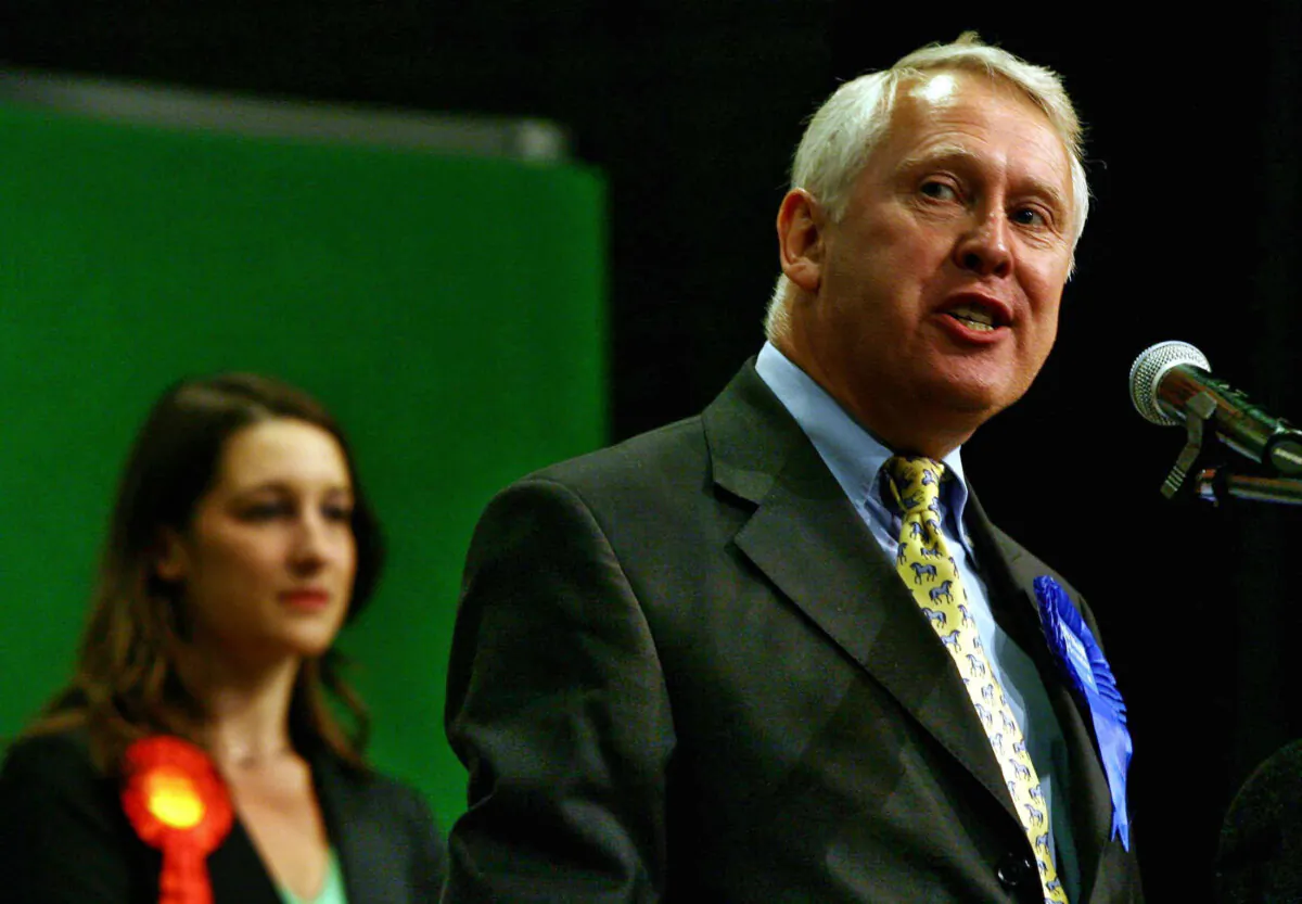 Conservative candidate Bob Neill (R) after winning the Bromley and Chislehurst in South East London, on June 30, 2006. (Chris Young/PA Wire)