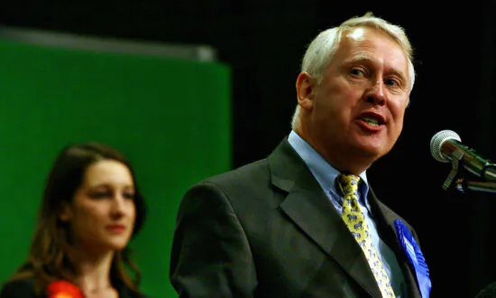Conservative Former Minister Sir Bob Neill to Stand Down at Next Election