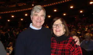 Author Says Shen Yun’s ‘A Breath of Fresh Air’