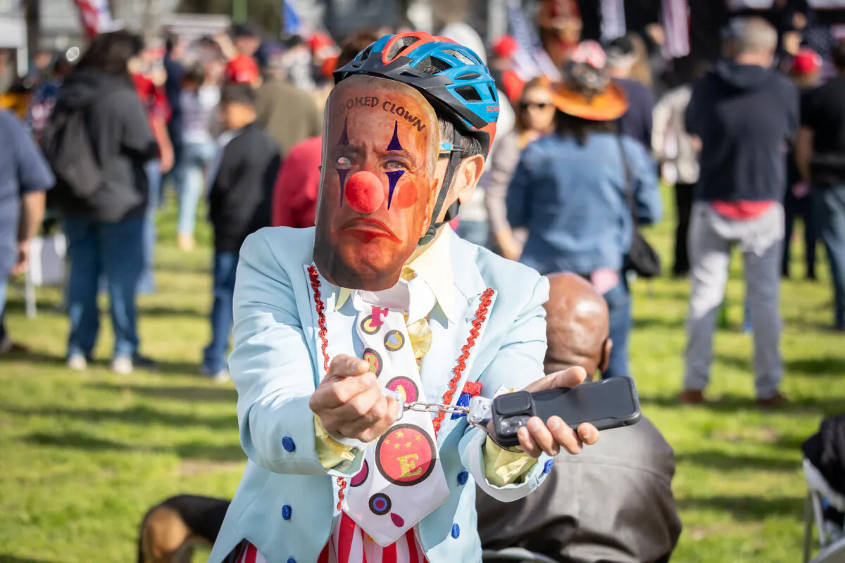 A man dresses in a clown-like portrayal of President Joe Biden in San Ysidro, Calif., on Feb. 3, 2024. (John Fredricks/The Epoch Times)